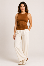 Blusa Lulu White sin mangas de sisa cavada con stretch — Camel
