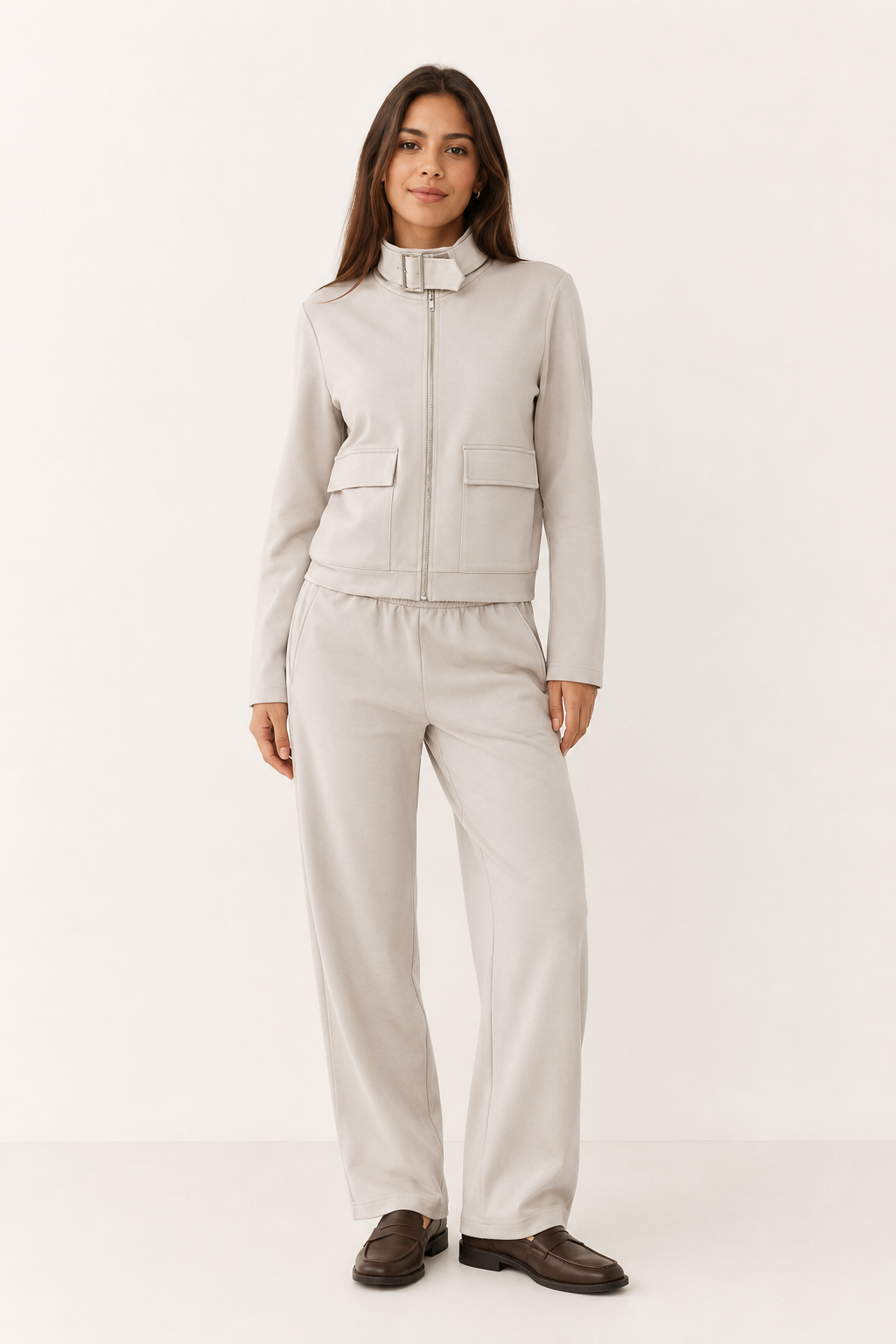 Conjunto Hessed Couture de cierre completo con cuello de hebilla — Beige