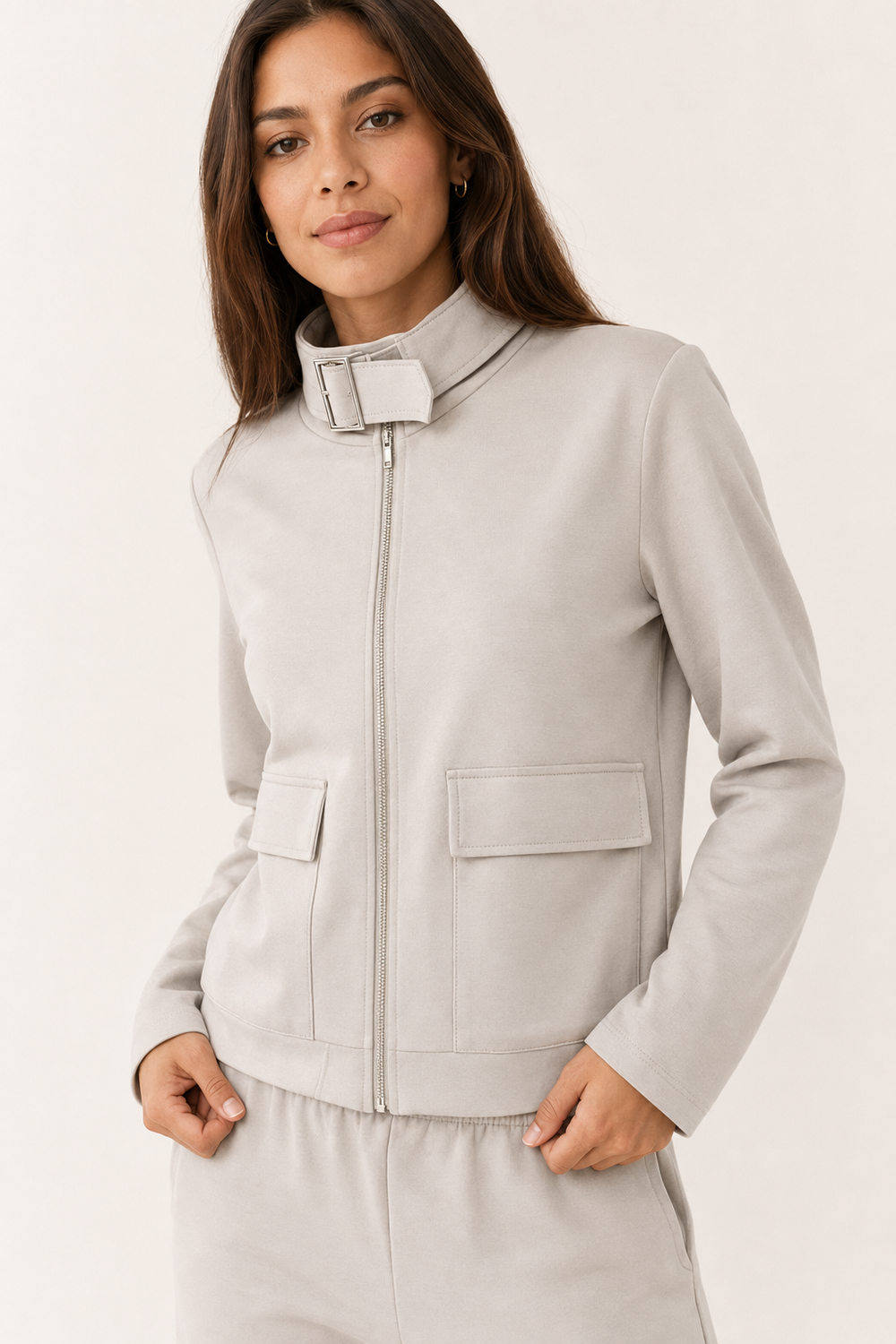 Conjunto Hessed Couture de cierre completo con cuello de hebilla — Beige