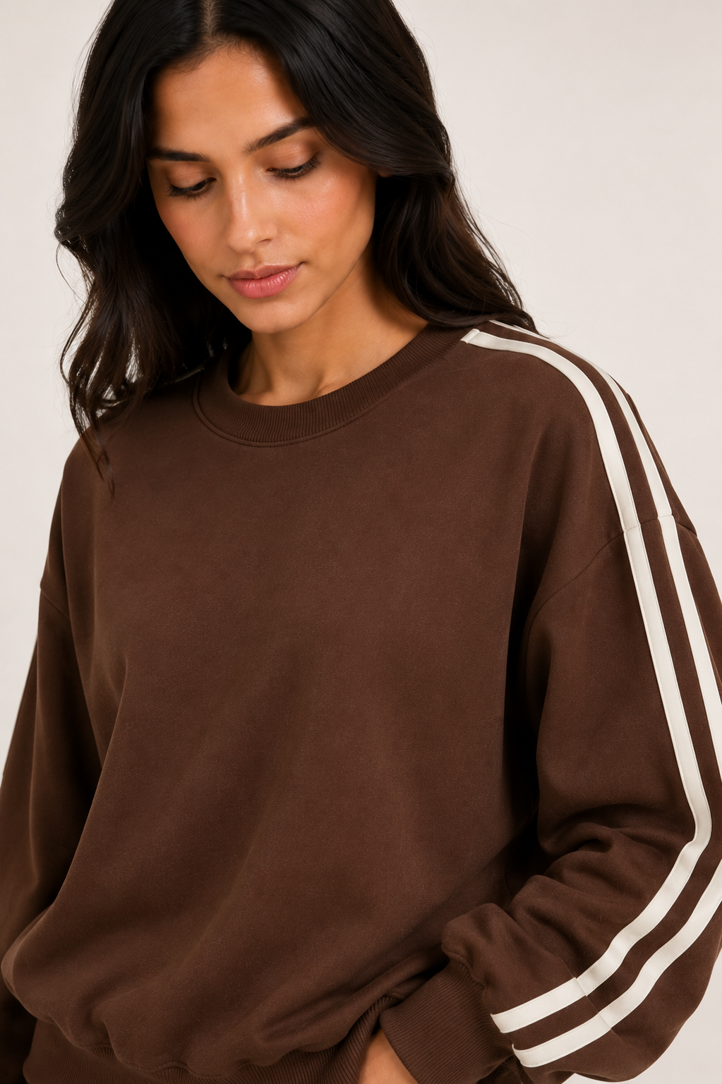 Sudadera Hessed Couture con franjas en la manga — Café