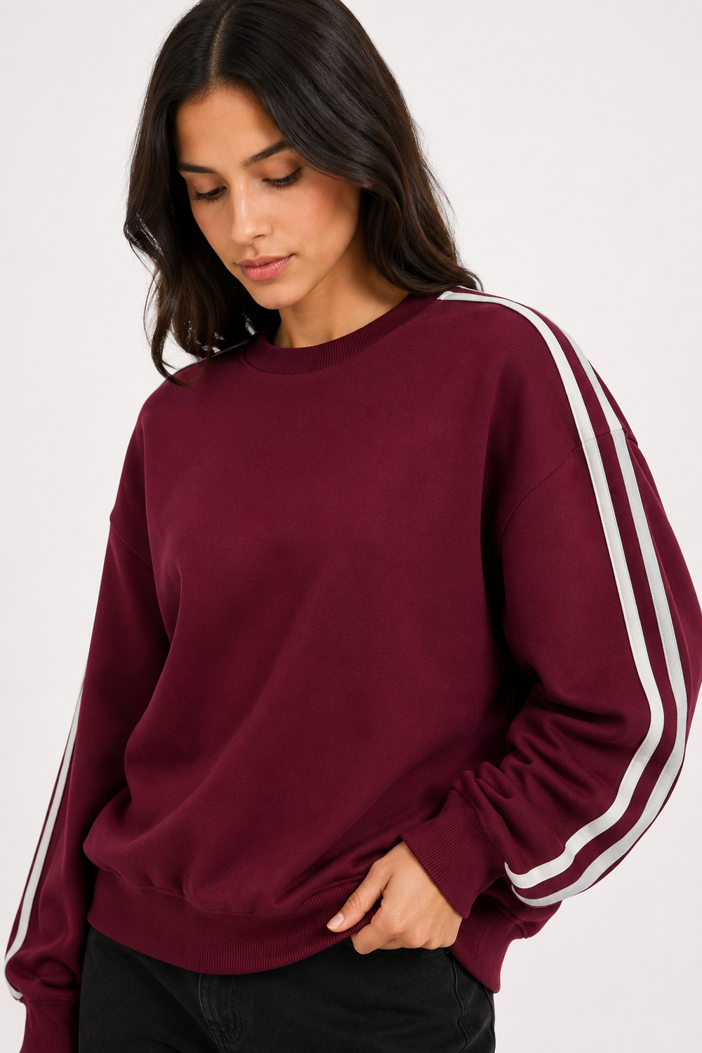 Sudadera Hessed Couture con franjas en la manga — Vino