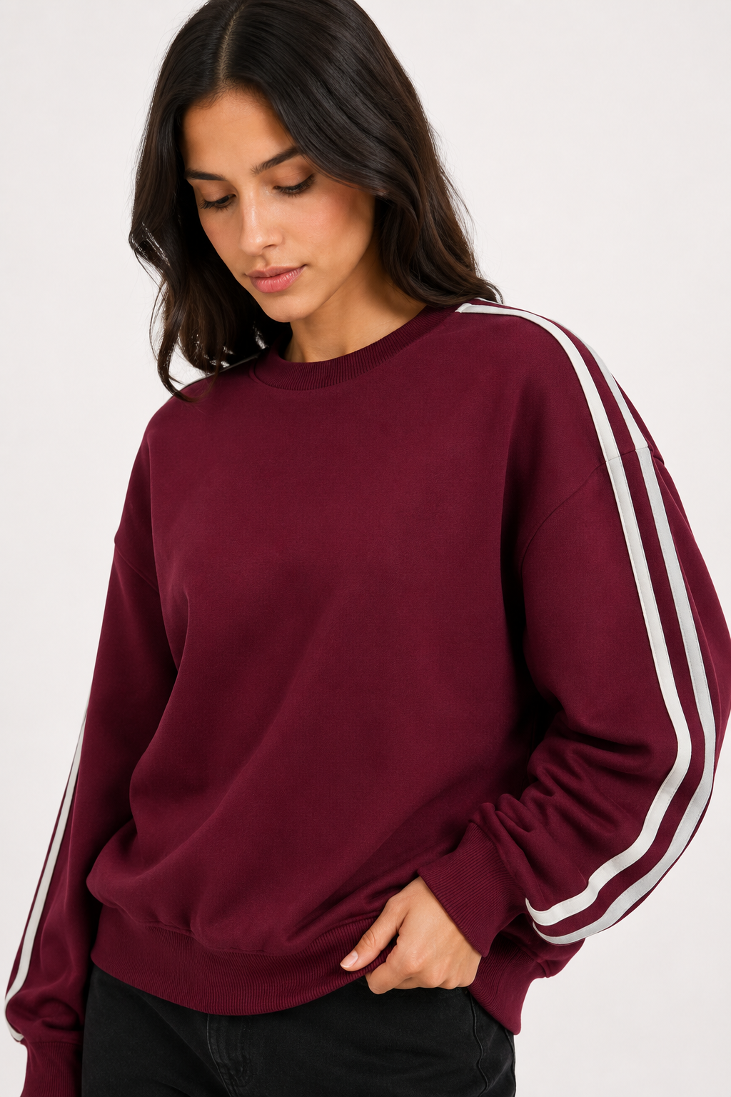 Sudadera Hessed Couture con franjas en la manga — Vino