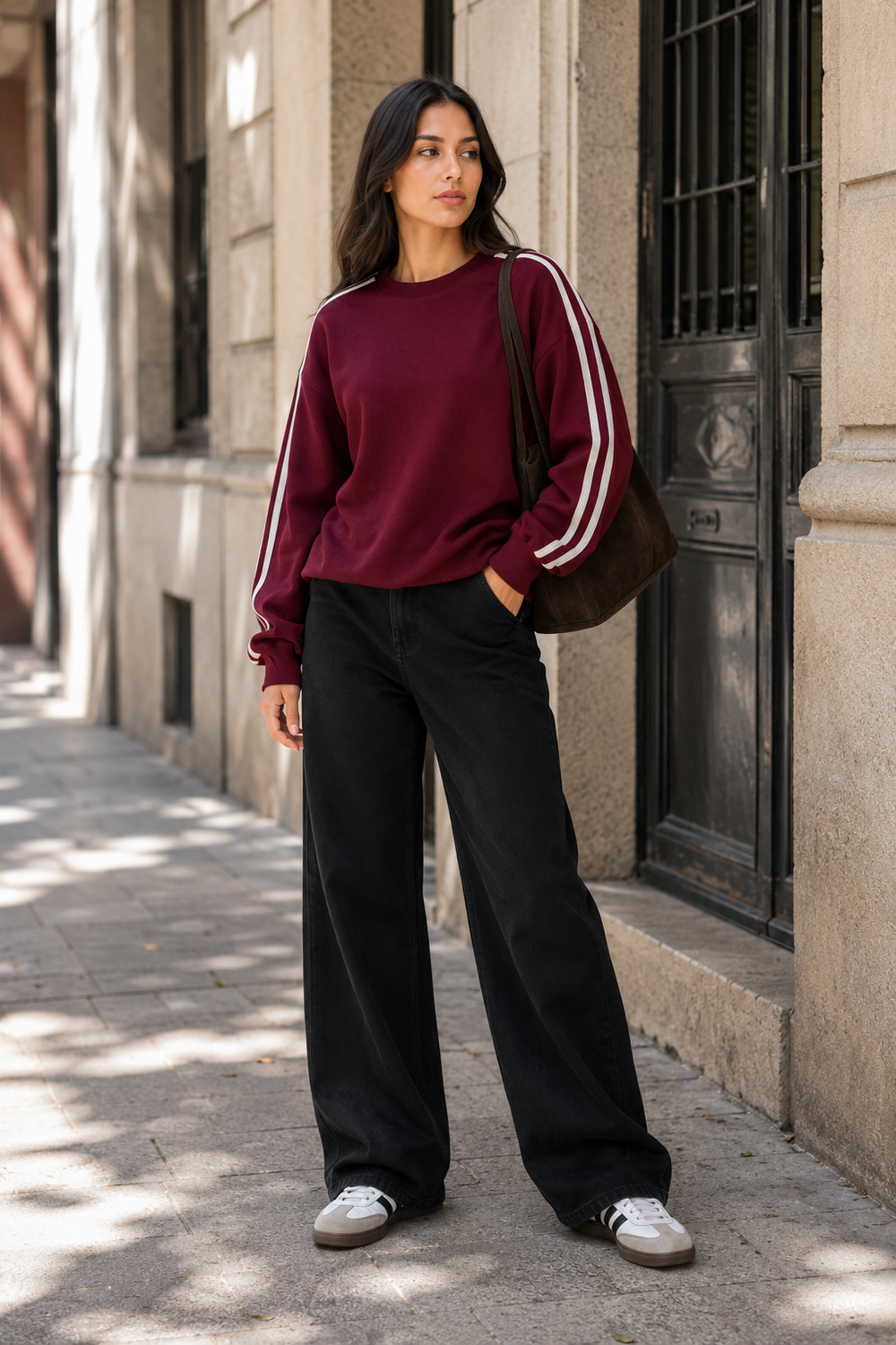 Sudadera Hessed Couture con franjas en la manga — Vino