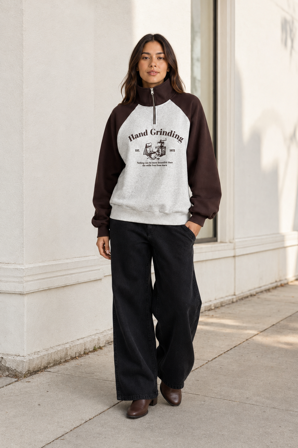 Sudadera Hessed Couture de medio cierre con estampado — Café