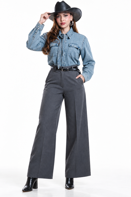 Camisa Hessed Couture de mezclilla con corbata de pedrería — Mezclilla clara