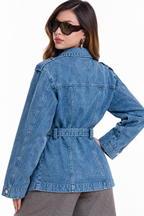 Chaqueta Hessed Couture de mezclilla con cinturón — Mezclilla media