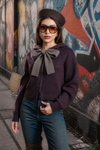 Suéter Hessed Couture con capucha y moño de punto — Vino