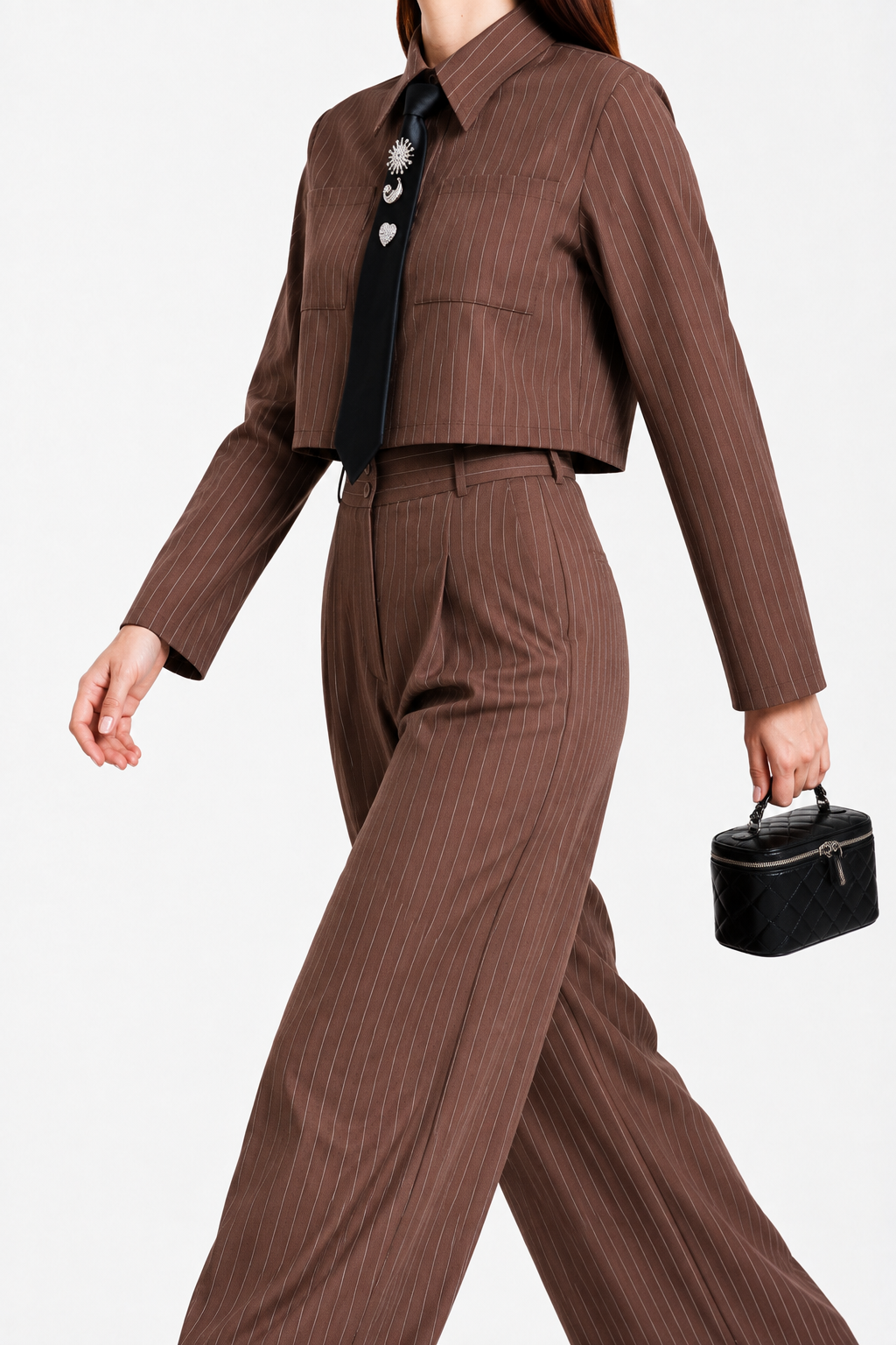 Conjunto Hessed Couture de rayas con corbata — Café