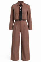 Conjunto Hessed Couture de rayas con corbata — Café