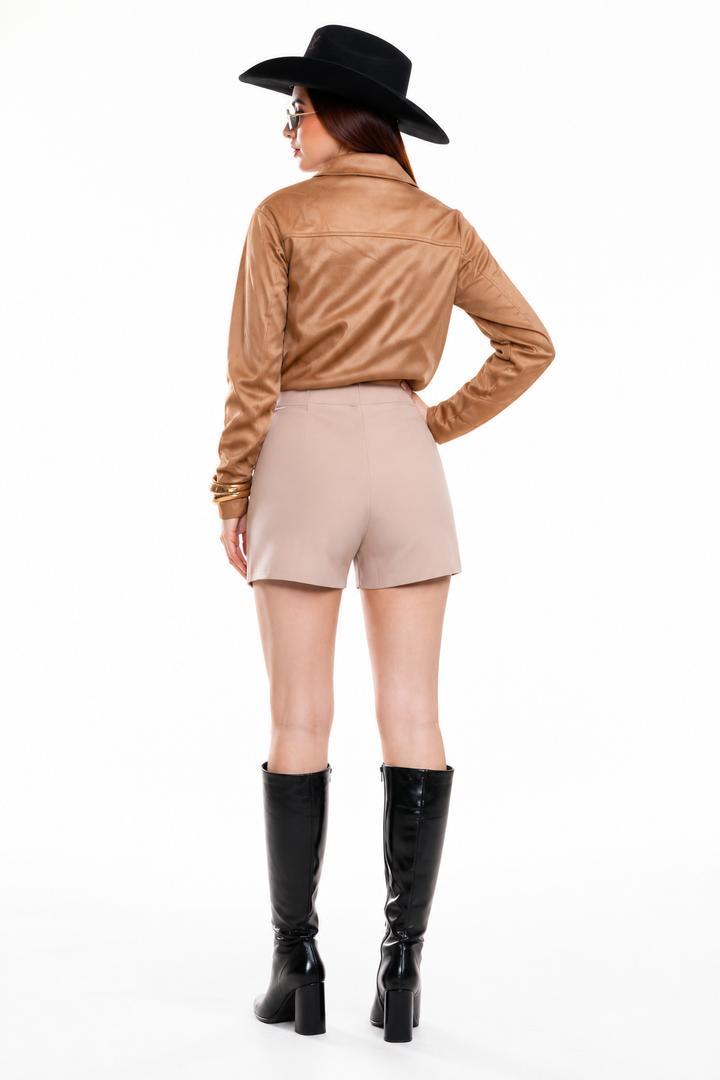 Falda short Hessed Couture con broche dorado — Beige