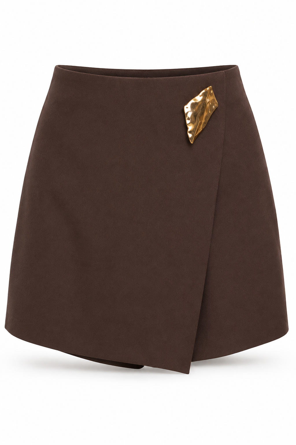 Falda short Hessed Couture con broche dorado — Café