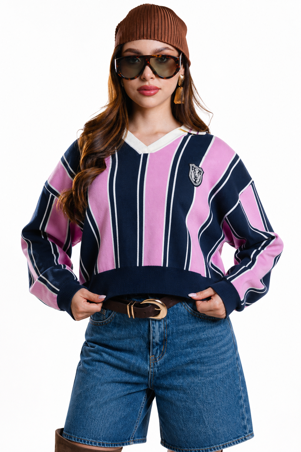 Suéter Hessed Couture de cuello V con rayas y escudo bordado — Rosa