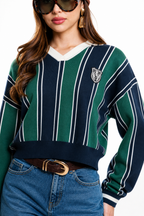 Suéter Hessed Couture de cuello V con rayas y escudo bordado — Verde