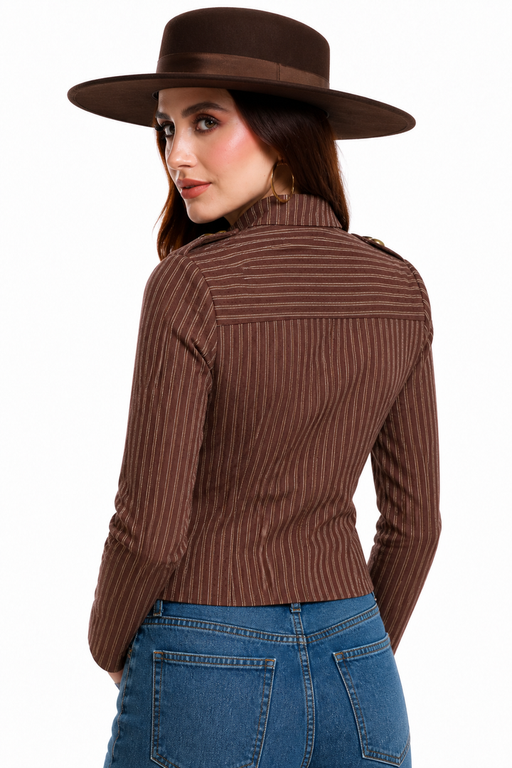 Chaqueta Hessed Couture corta de doble botonadura dorada — Café