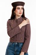 Chaqueta Hessed Couture corta de doble botonadura dorada — Vino