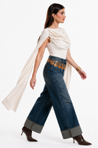 Body Hessed Couture con mangas de capa — Marfil