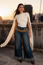 Body Hessed Couture con mangas de capa — Marfil