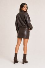 Conjunto Hessed Couture de piel sintética (chamarra y falda) — Chocolate