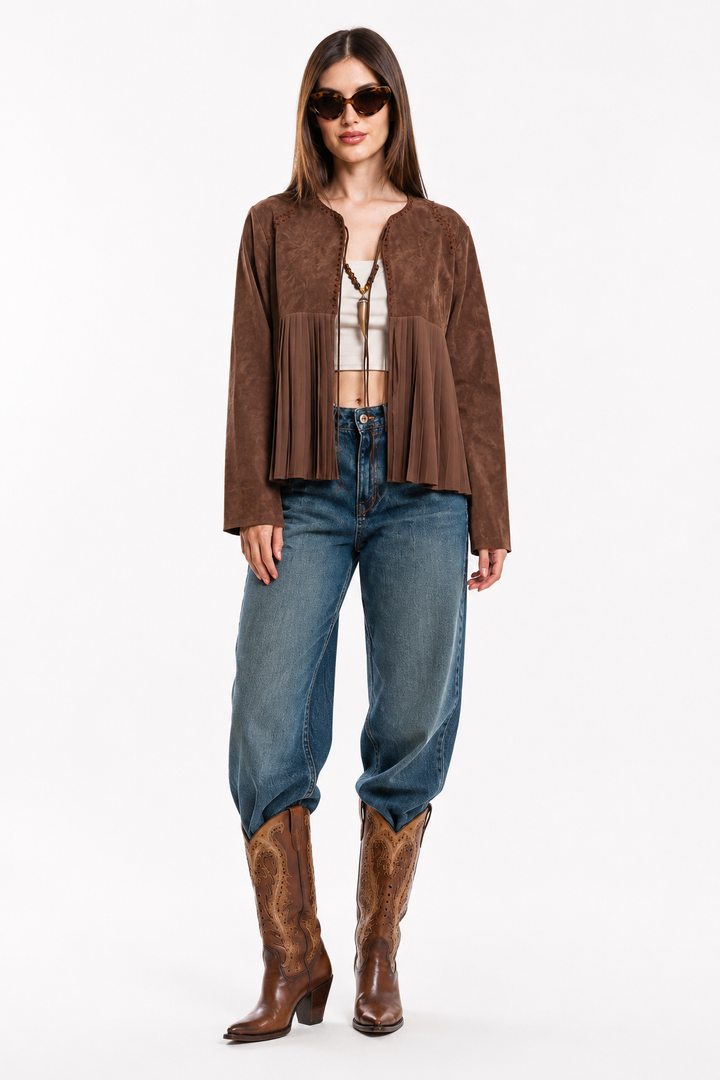 Chaqueta Hessed Couture de gamuza con vuelo plisado — Café