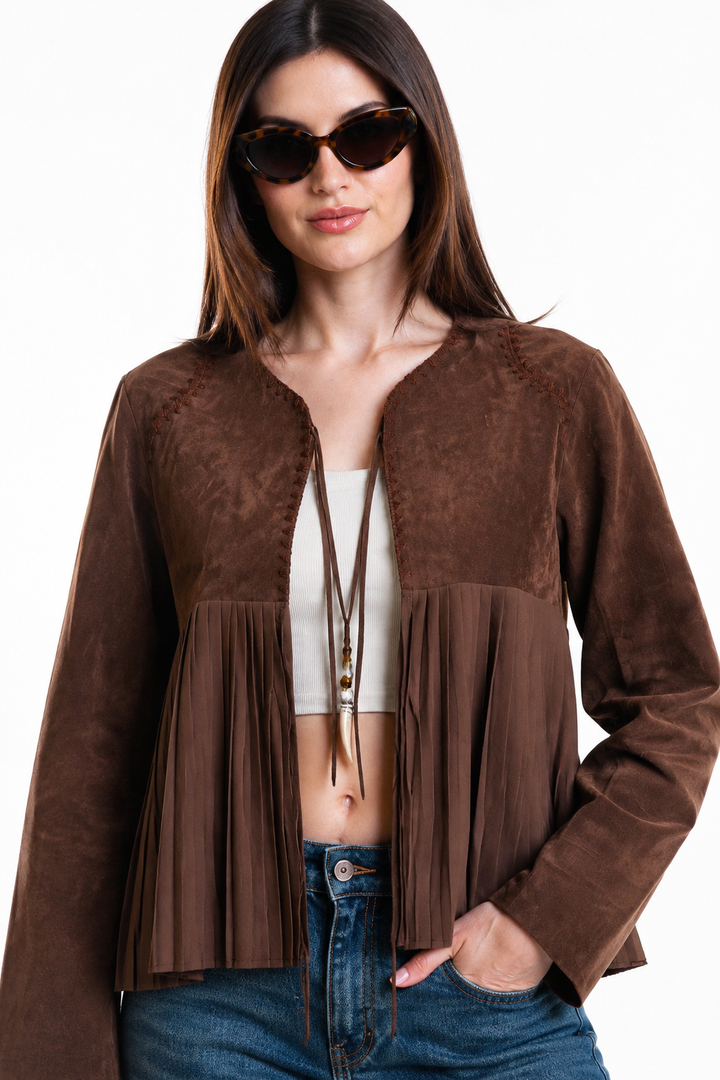 Chaqueta Hessed Couture de gamuza con vuelo plisado — Café