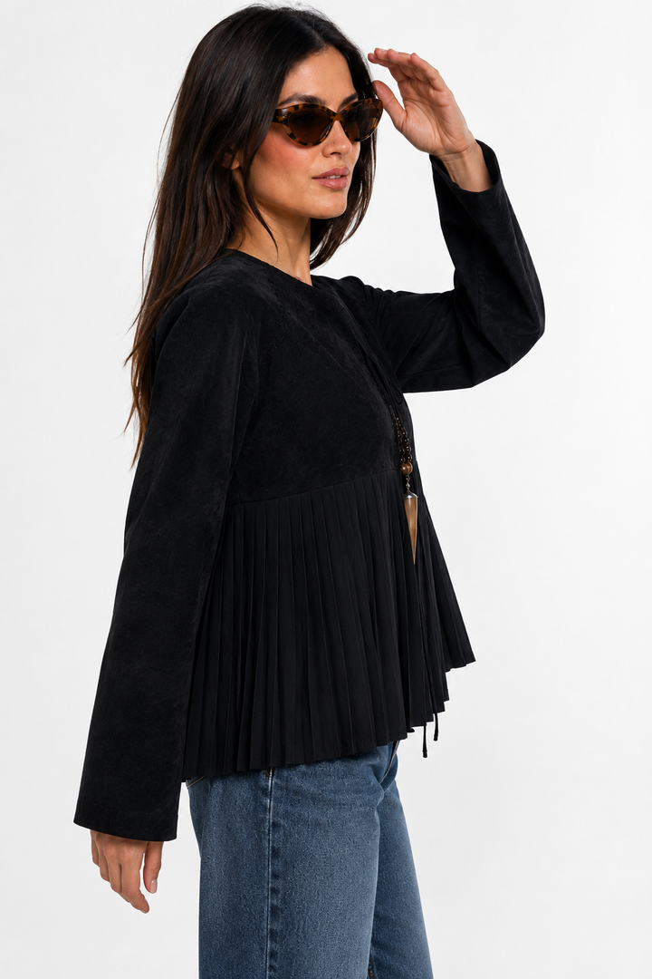 Chaqueta Hessed Couture de gamuza con vuelo plisado — Negro