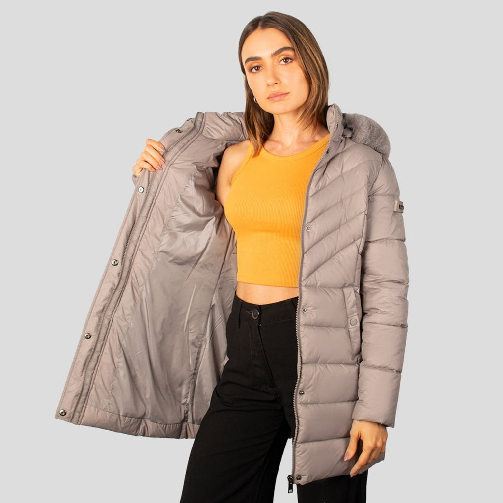 Chamarra larga capitonada con bolsas al costado — Light Taupe