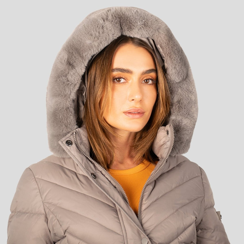 Chamarra larga capitonada con bolsas al costado — Light Taupe
