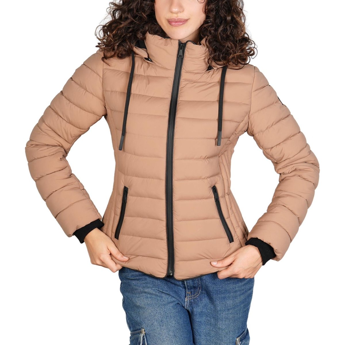 Chamarra capitonada de cuello alto con gorro desmontable — Beige