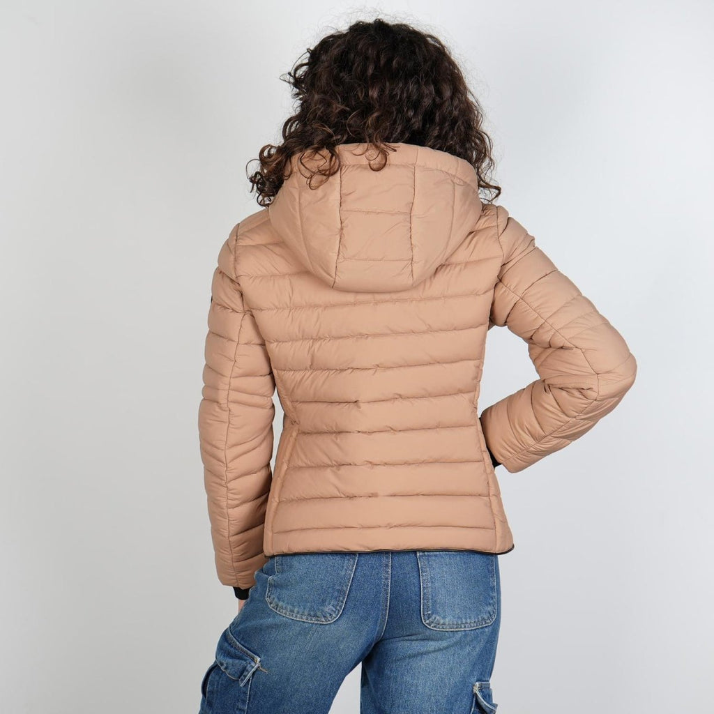 Chamarra capitonada de cuello alto con gorro desmontable — Beige