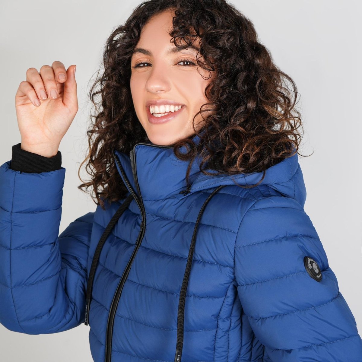 Chamarra capitonada de cuello alto con gorro desmontable — Deep Blue