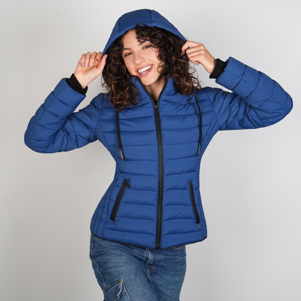 Chamarra capitonada de cuello alto con gorro desmontable — Deep Blue