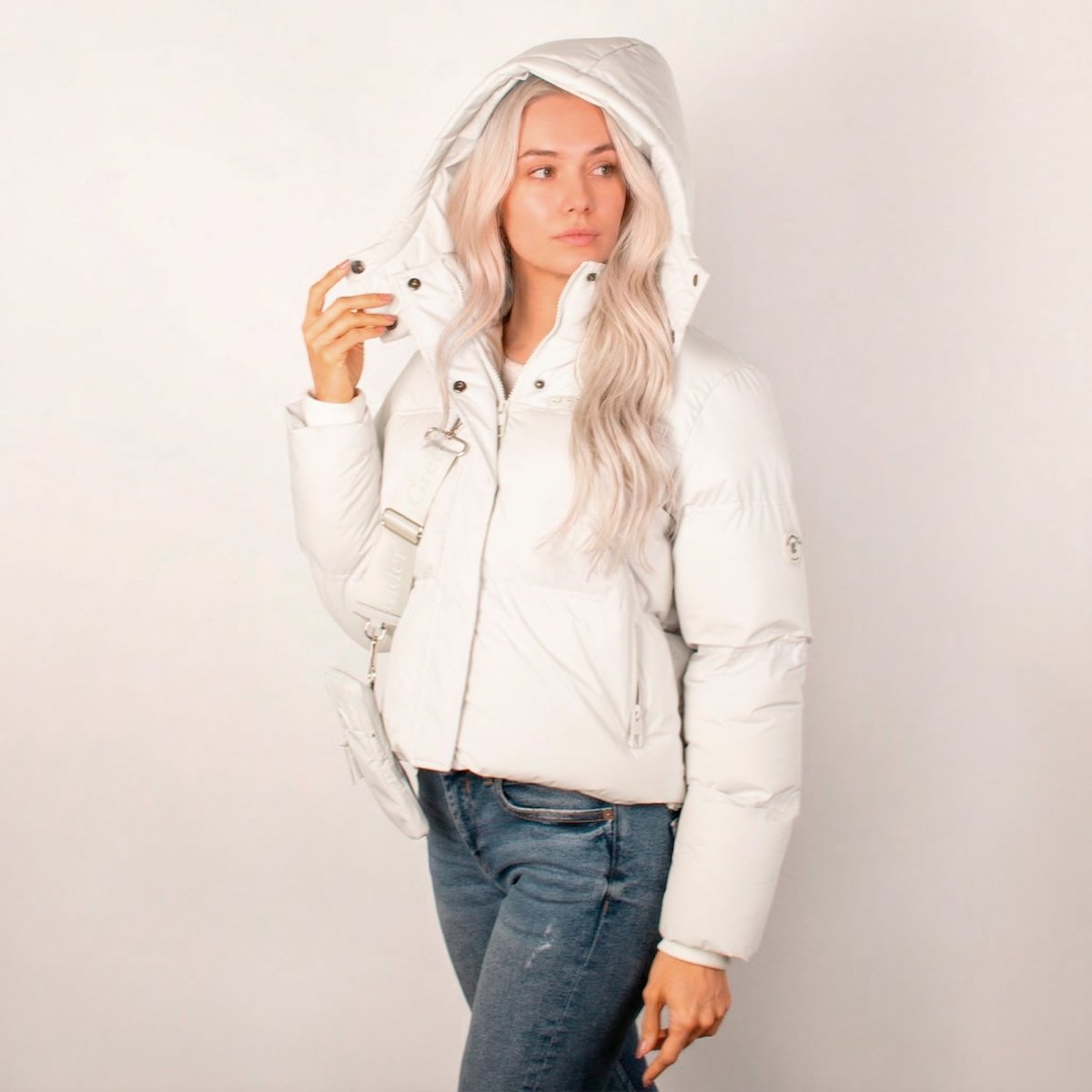 Chamarra corta capitonada con capucha desmontable — Off White