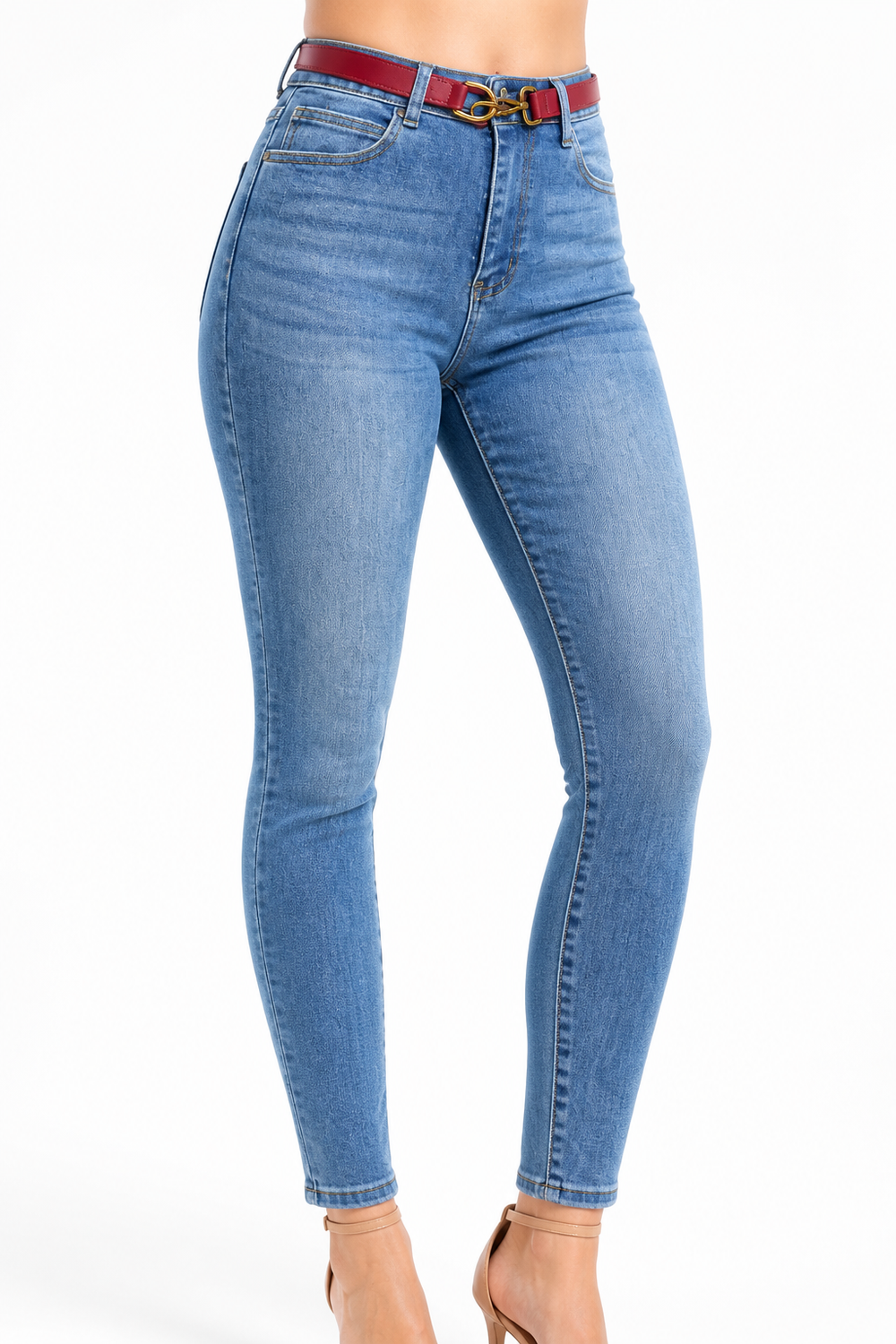 Jeans Michelle Ferrar skinny en azul claro con cinturón — Mezclilla clara